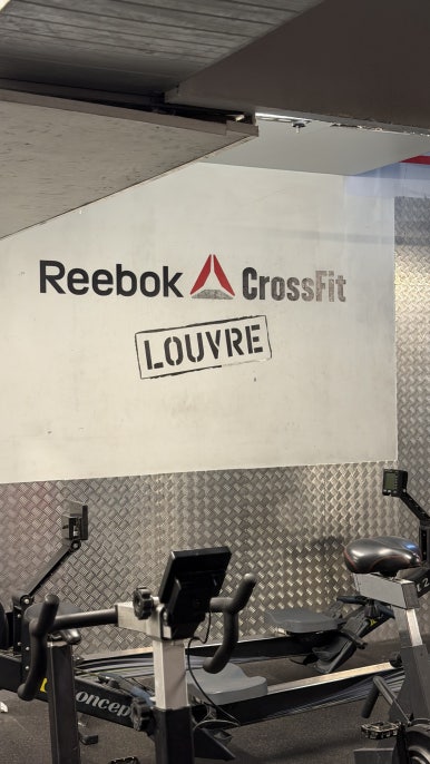 Reebok CrossFit Louvre 사인